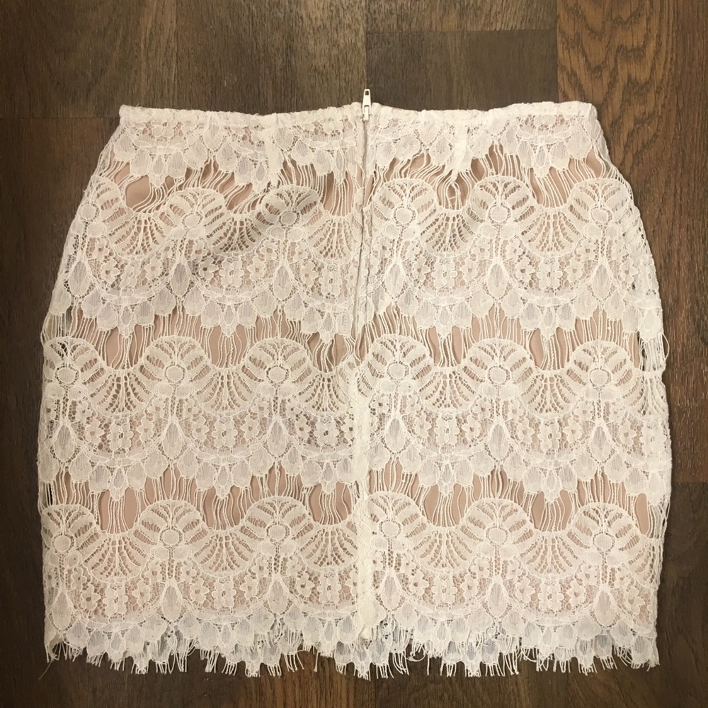Gorgeous Lace Skirt - Picture 2 of 2